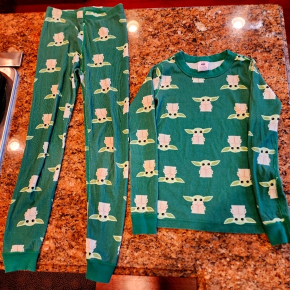Hanna Andersson Stars Wars Yoda pajamas size 8 - Picture 1 of 2